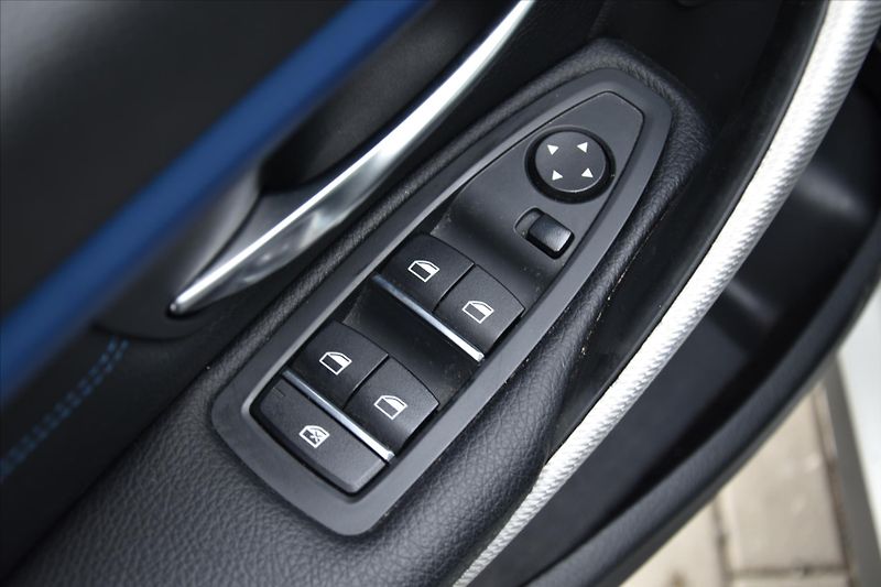 BMW Řada 3 320i xDrive 135kW MPAKET ČR - fotka 25 z 27