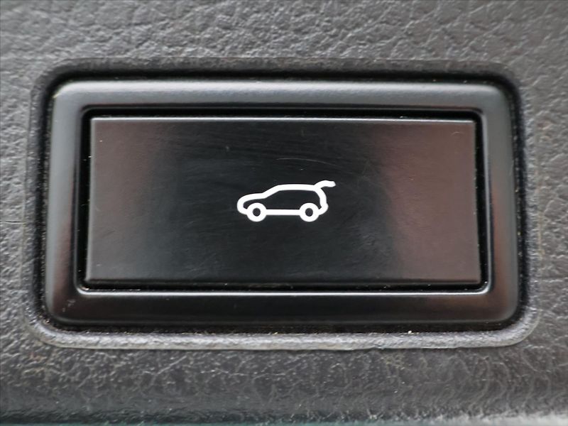 Volkswagen Touareg 3,0 TDI DSG 4M Exclusive 1.Maj - fotka 10 z 31