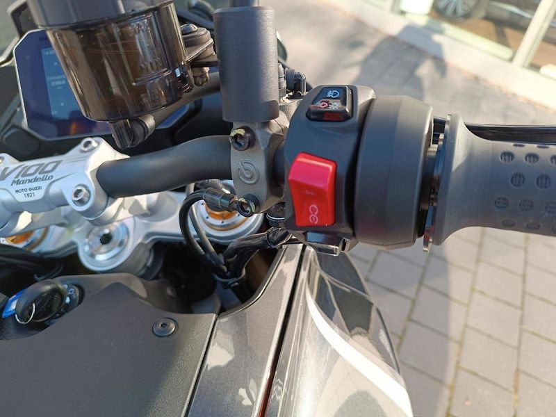 Moto Guzzi V 100 Mandello (2023) S Grigio Avanguardia (sleva 86 - fotka 12 z 17