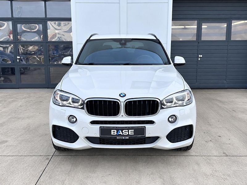 BMW X5 xDrive30d M-Sport - fotka 2 z 24