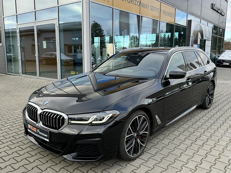 BMW Řada 5 (2022) 540d xDrive Touring - fotka 2 z 22