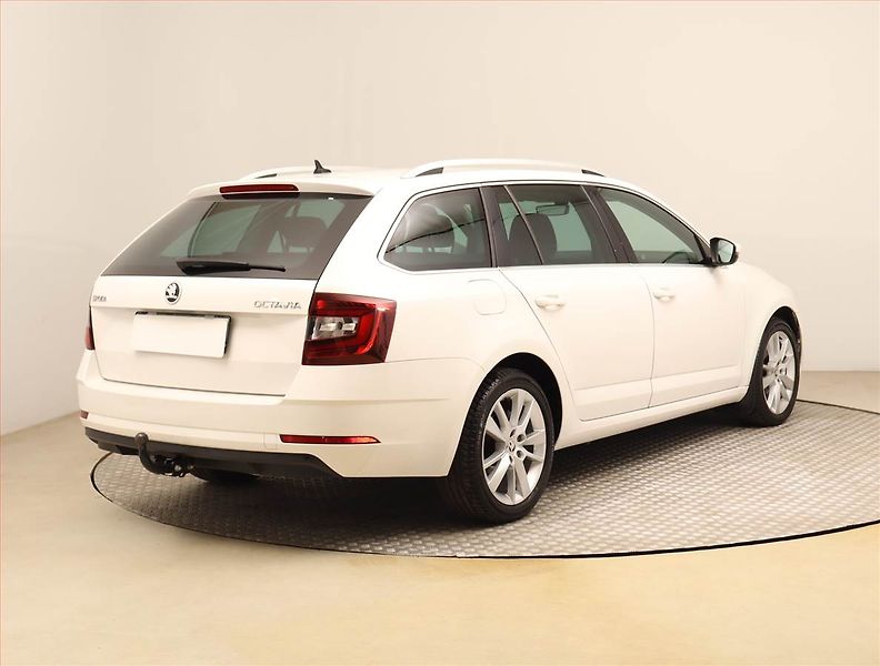 Škoda Octavia (2017) 2.0 TDI, Automat, Navi - fotka 5 z 22