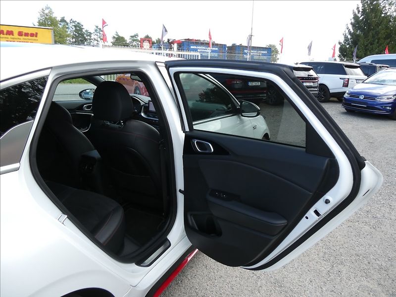 Kia ProCeed 1,6 T-GDI 150kW GT ZÁRUKA - fotka 29 z 50