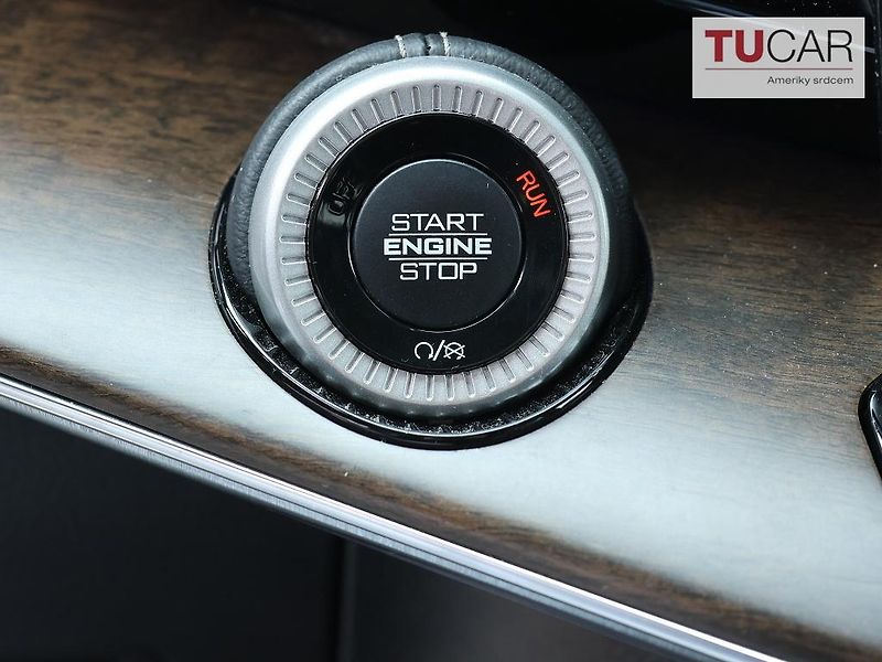Jeep Grand Wagoneer (2022) 6.4 V8 SERIES III  - fotka 18 z 45