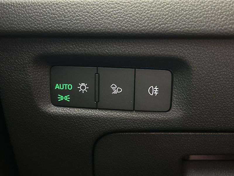 Škoda Octavia 2.0 TDI SportLine - fotka 17 z 28