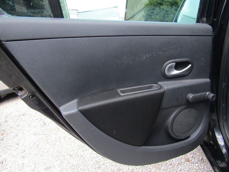 Renault Clio (2013) 1.2i 55kW  ZIMNÍ PNEU - fotka 20 z 34