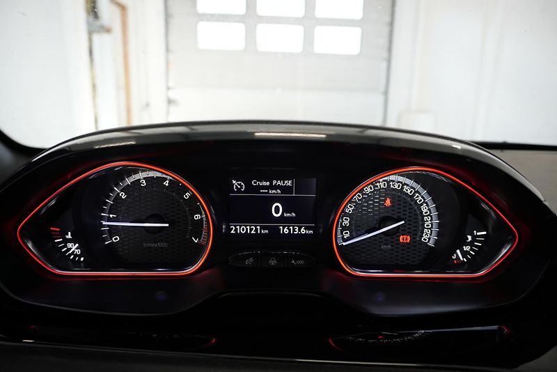 Peugeot 208 1,6 GTI 147kW THP - fotka 18 z 29