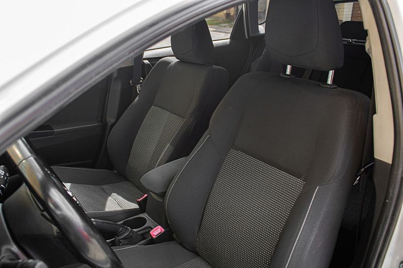 Toyota Auris - fotka 9 z 29