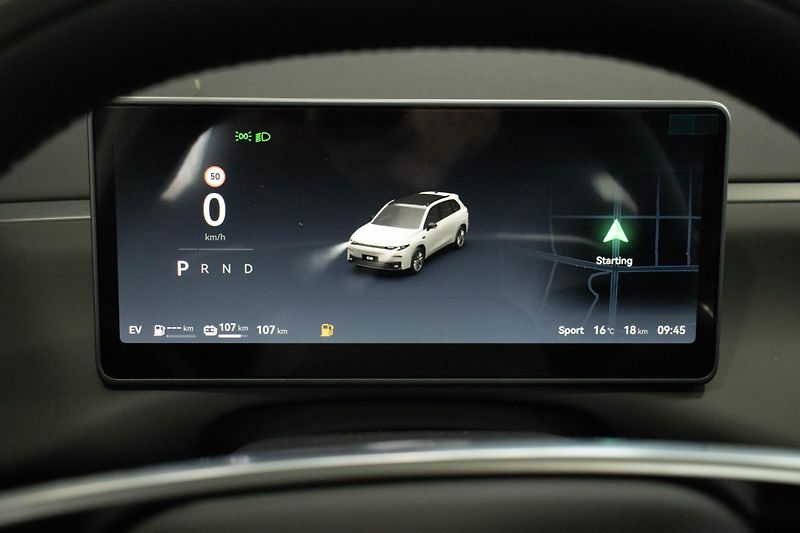 Leapmotor C10 REEV (2025) Design Hybrid EV - fotka 9 z 15