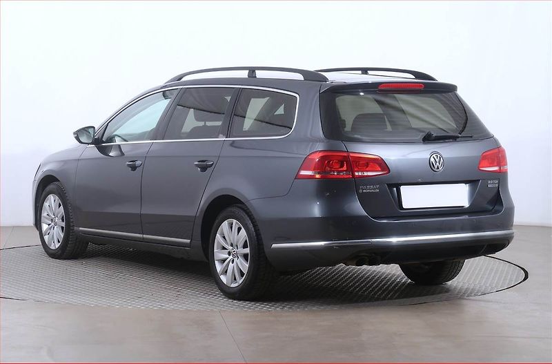 Volkswagen Passat (2012) 2.0 TDI, Automat - fotka 4 z 18
