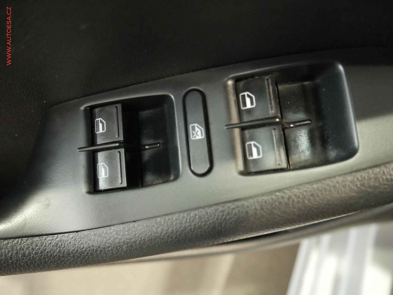 Volkswagen Jetta (2011) 1.2, 2.maj,ČR, AC, tempo - fotka 15 z 16