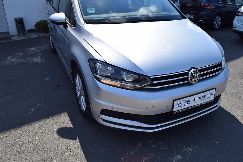 Volkswagen Touran (2019) 1.5TSI 110kw CLBMT 7MÍST TAŽNÉ - fotka 4 z 46