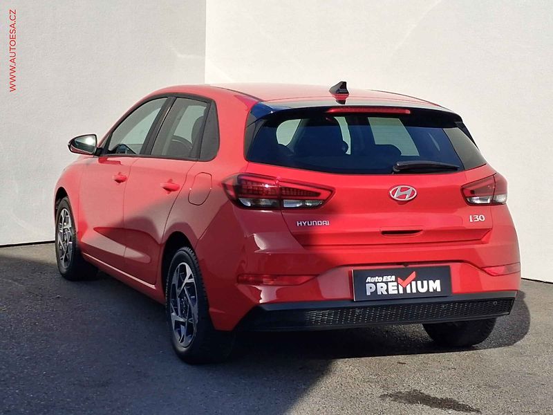 Hyundai i30 (2024) 1.5, ČR, Navi, kamera, LED - fotka 6 z 19