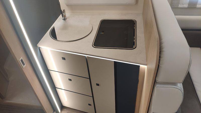CI Caravans International (2026) SPRING 88XT LIMITED EDITION - fotka 11 z 25