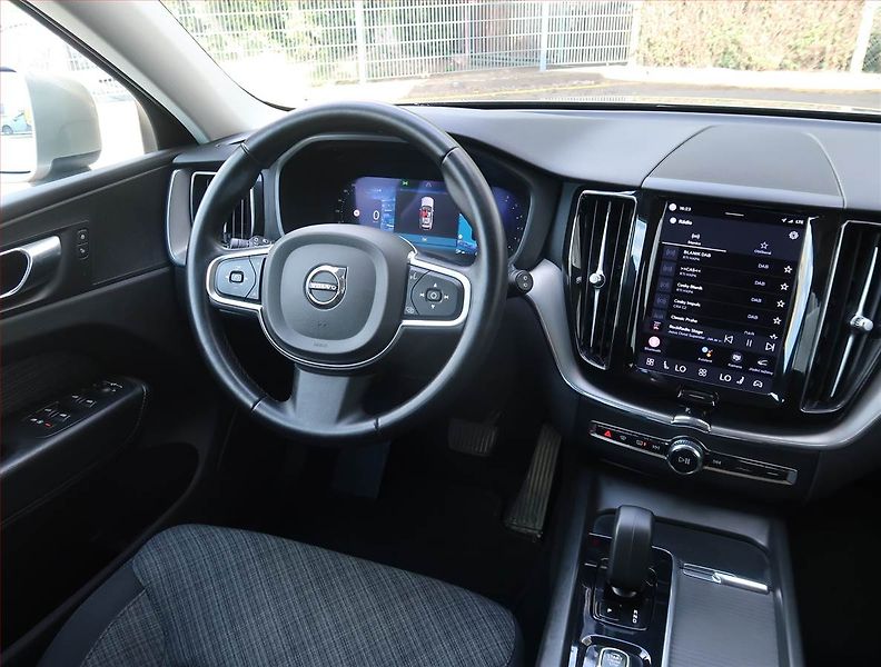 Volvo XC60 (2023) B4 AWD - fotka 7 z 27