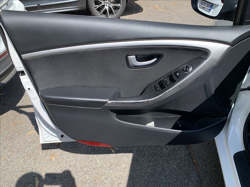 Hyundai i30 1,4 i, ČR - fotka 12 z 17
