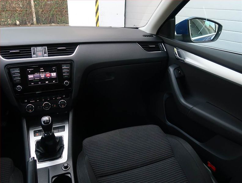 Škoda Octavia (2013) Elegance 1.4 TSI, Serv.kniha - fotka 8 z 19