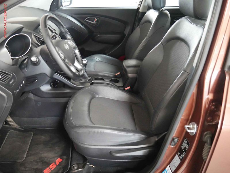 Hyundai ix35 (2014) 1.7 CRDi, AC, park.asist - fotka 9 z 18