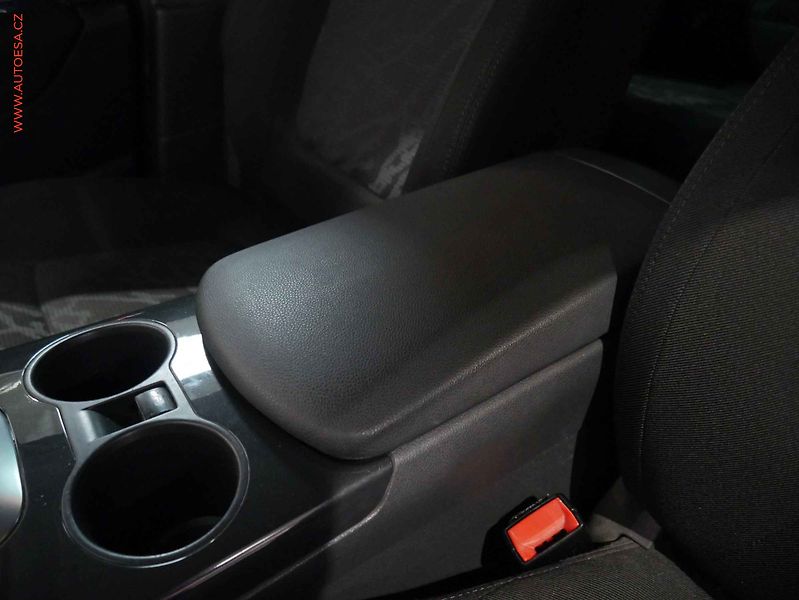 Peugeot 3008 (2010) 1.6VTi, Panor, AC - fotka 17 z 18
