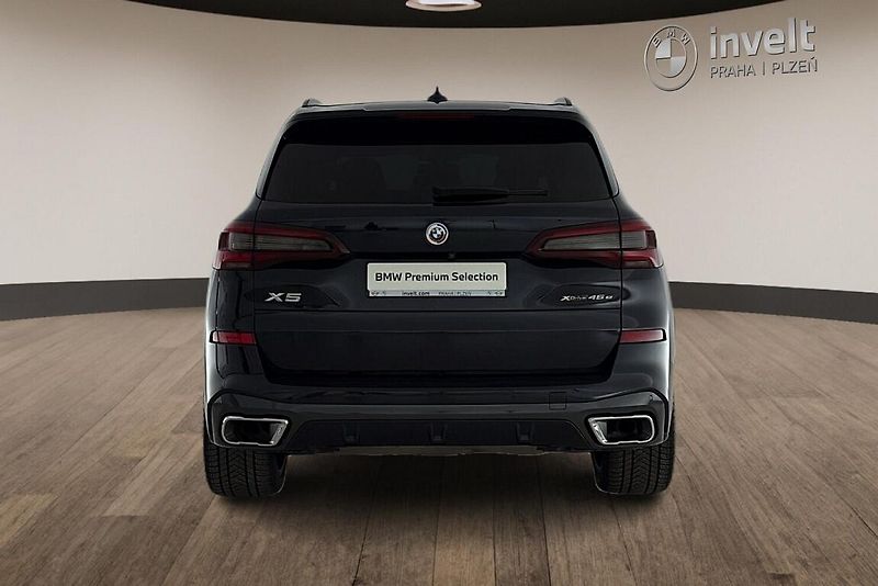 BMW X5 xDrive45e - fotka 4 z 28