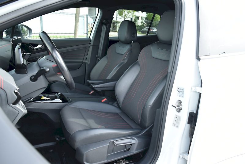 Volkswagen ID.4 (2023) GTX 220 kW 4x4 - fotka 26 z 33