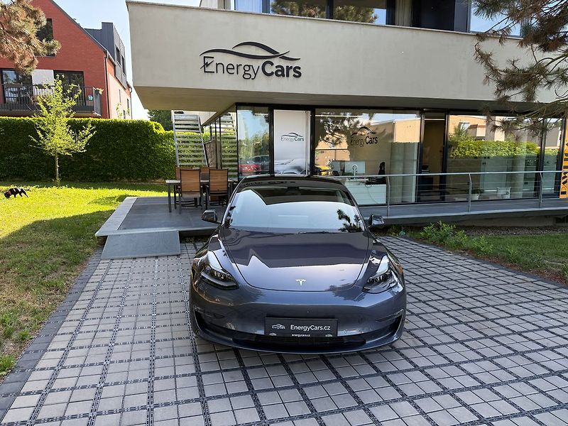 Tesla Model 3 Long Range AWD Tažné - fotka 2 z 38