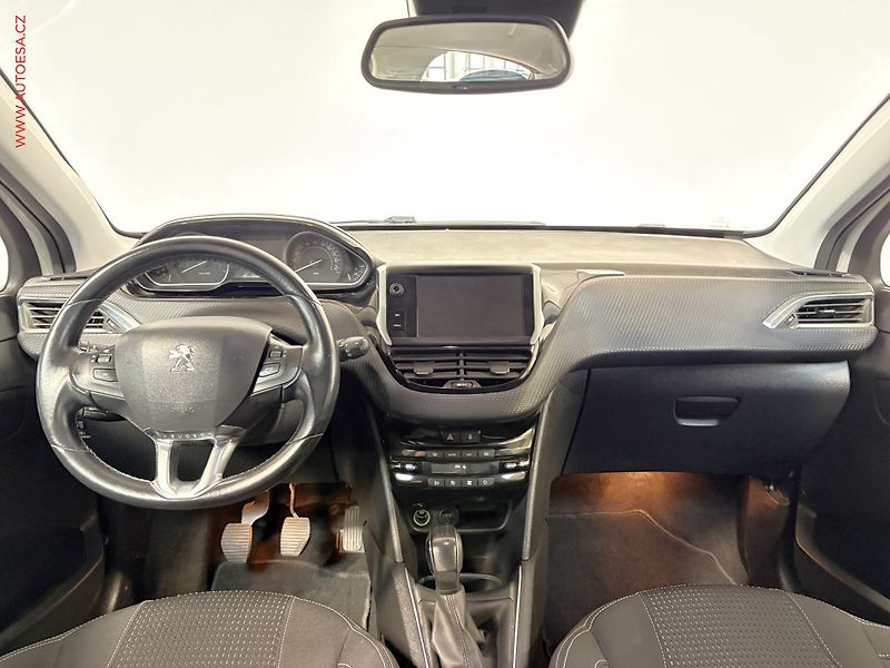 Peugeot 208 (2018) 1.2 PT, TechEdition, navi - fotka 8 z 16