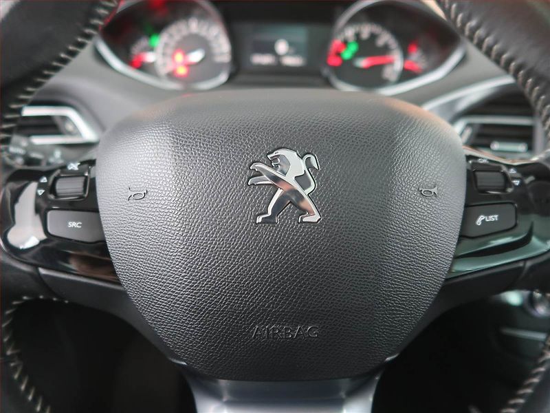 Peugeot 308 (2016) 2.0 BlueHDi, Navi, Tempomat - fotka 16 z 23