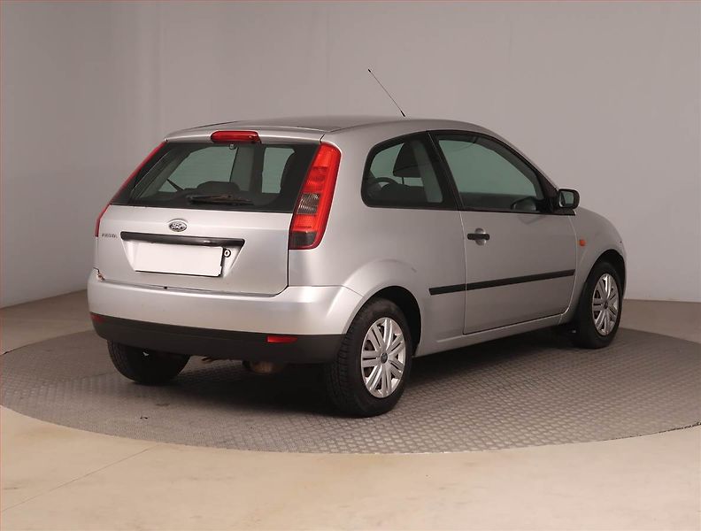 Ford Fiesta (2005) 1.3 i, nová STK, dobrý stav - fotka 5 z 13