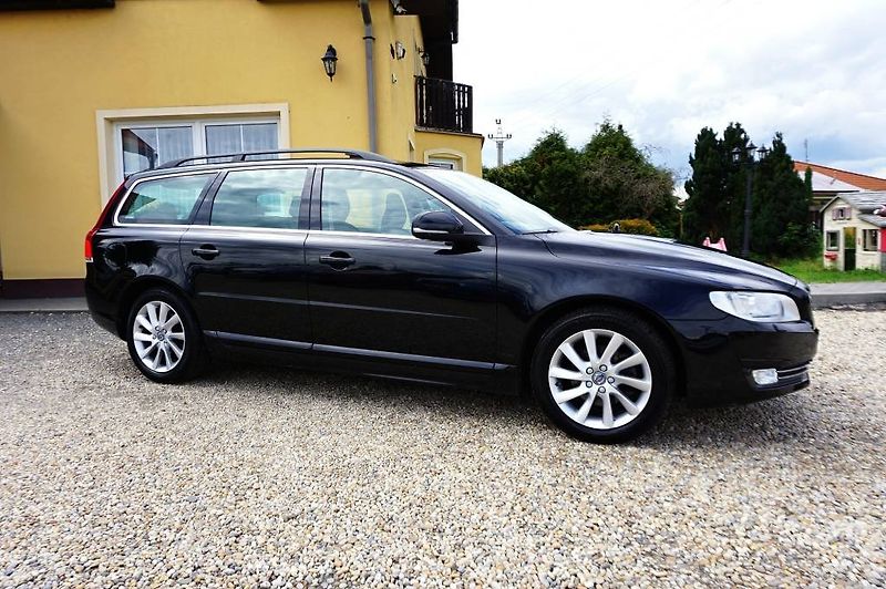Volvo V70 (2016) MOMENTUM 2,0 D4 133 kW - fotka 3 z 64
