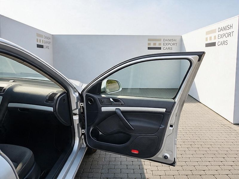 Škoda Octavia 1.2 TSI 77kW SPORT EDITION - fotka 20 z 32