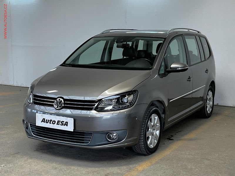 Volkswagen Touran (2011) 1.4 TSi, Highline, DSG, kůže - fotka 3 z 17