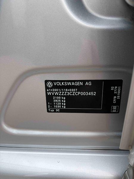 Volkswagen Passat (2012) 2.0 /103kW - fotka 12 z 15