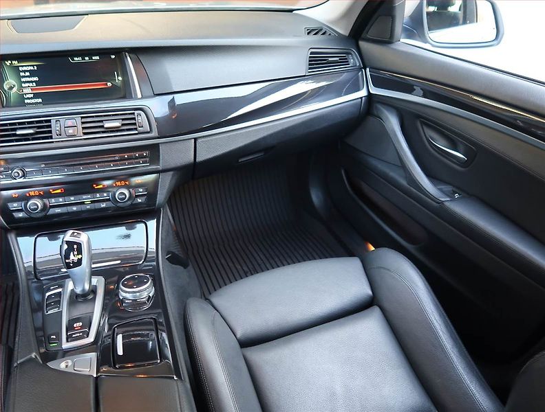 BMW Řada 5 (2014) 528i, Automat, Serv.kniha - fotka 8 z 22