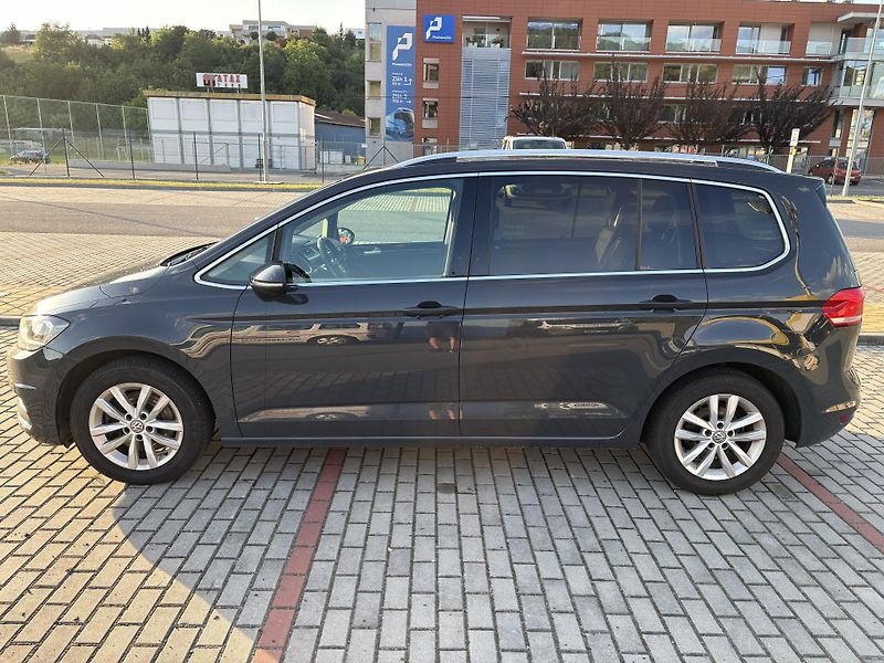 Volkswagen Touran (2018) 2.0 TDi Highline - fotka 4 z 16