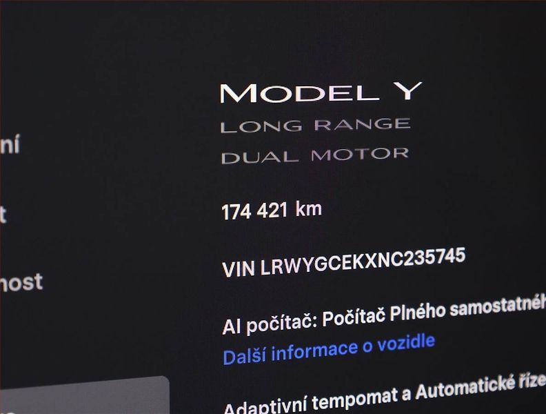 Tesla Model Y (2022) Long Range AWD 75kWh, SoH 97% - fotka 9 z 19