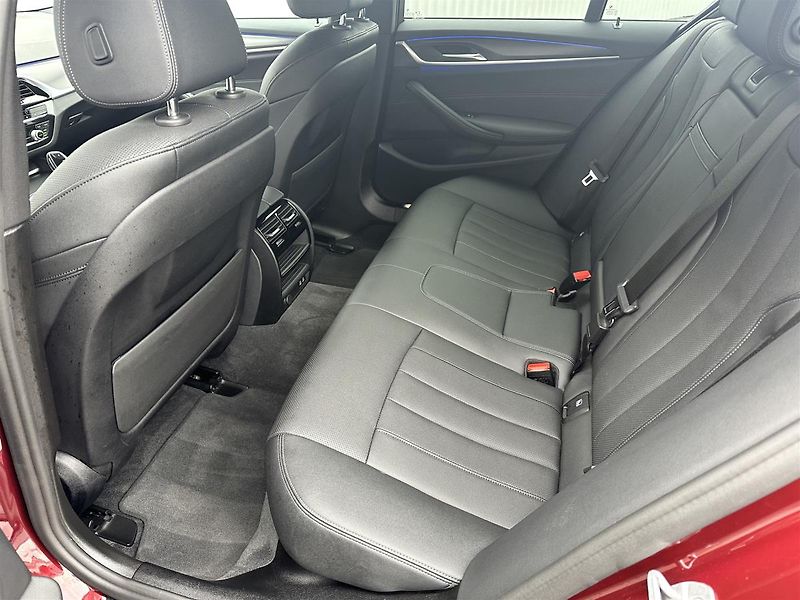 BMW Řada 5 520d xDrive Sedan - fotka 11 z 17