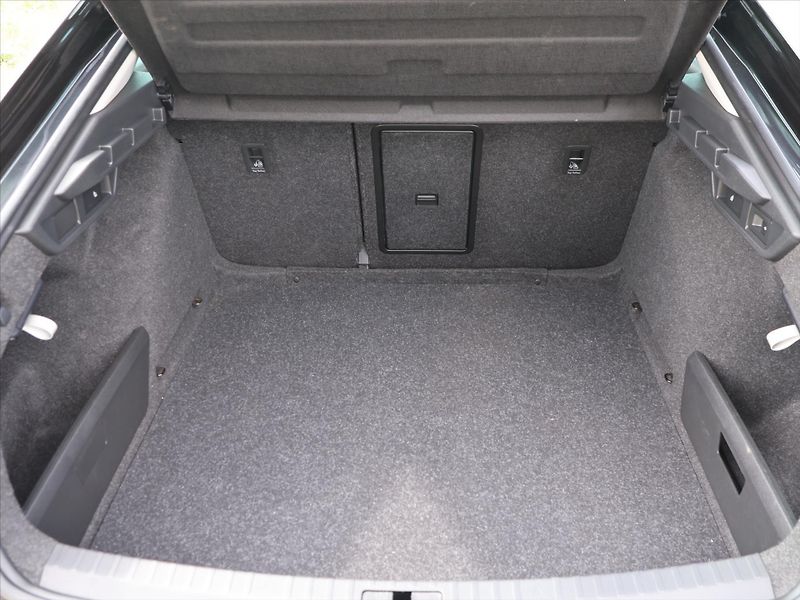 Škoda Octavia 2,0 TDI DSG Style+ DPH CZ - fotka 10 z 32