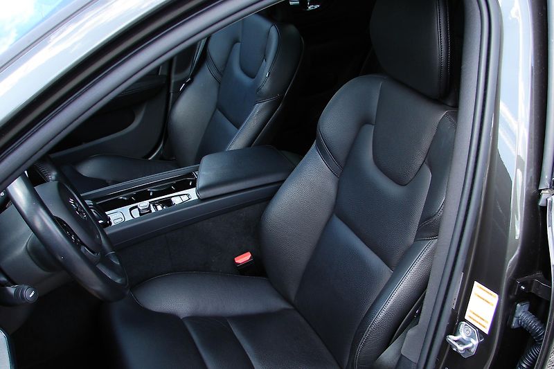 Volvo V60 CC 2.0B4 AWD MildHybrid ZADÁN! - fotka 17 z 46