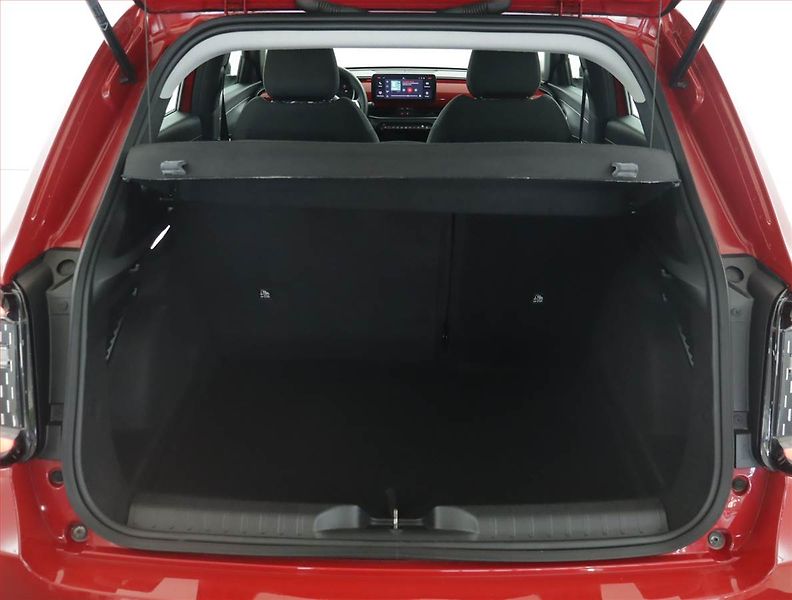Fiat 600 (2023) (RED) 54 kWh, SoH 95% - fotka 14 z 18