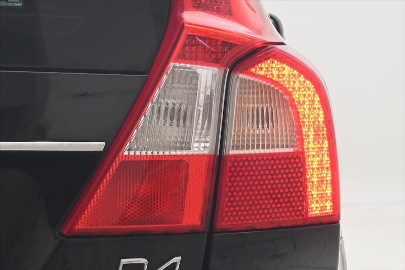 Volvo V70 2,0 120kW D4 Manuál Tažné - fotka 28 z 29