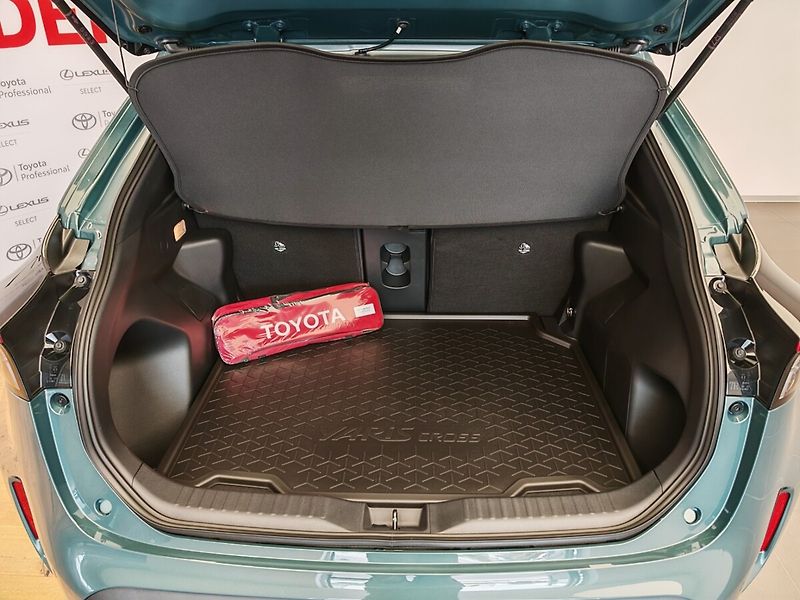 Toyota Yaris Cross 1.5 Hybrid e-CVT Style 4x4 - fotka 7 z 20
