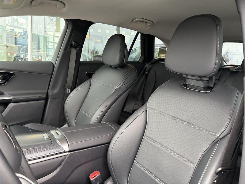 Mercedes-Benz GLC 300de 4MATIC - fotka 6 z 32