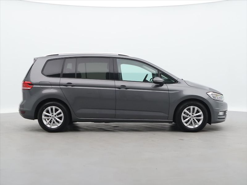 Volkswagen Touran 1,6 TDI DSG Panorama LED 1.Maj - fotka 8 z 31