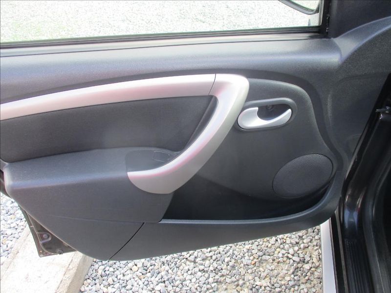Dacia Duster 1,5 DCi, klima,serviska,tažné, - fotka 19 z 33