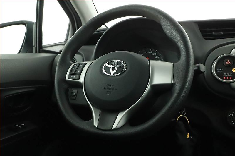 Toyota Yaris (2013) 1.33 Dual VVT-i - fotka 11 z 13