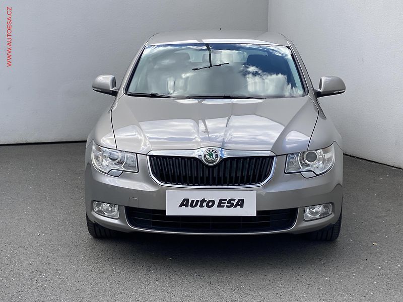 Škoda Superb (2010) 2.0 TDi, Klima - fotka 2 z 15