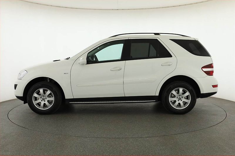 Mercedes-Benz Třídy M (2010) ML 300 CDI, 4X4, Automat - fotka 3 z 14