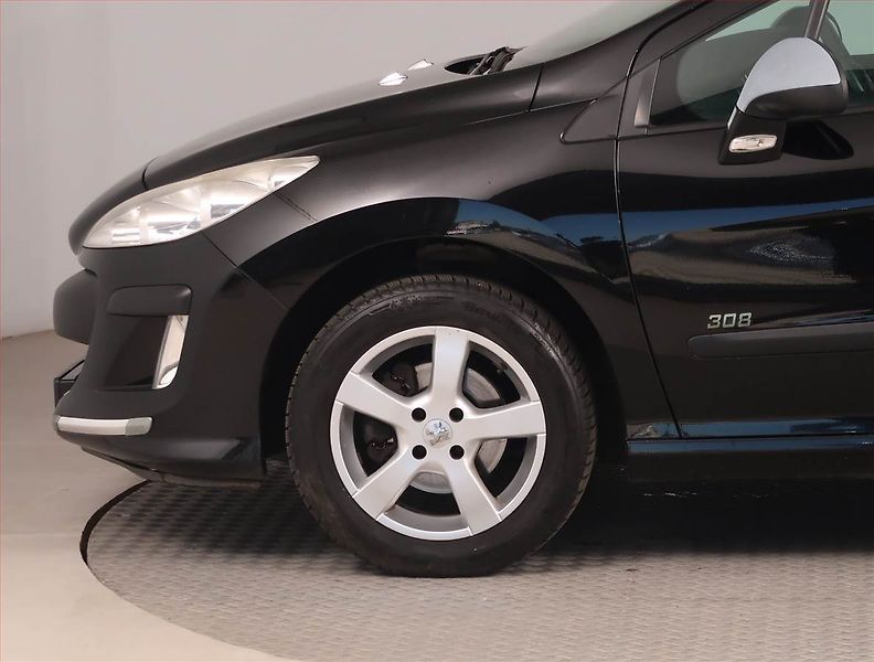 Peugeot 308 (2010) 1.4 VTi - fotka 14 z 15