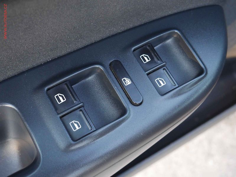 Škoda Octavia (2011) 2.0TDi, ČR, Elegance - fotka 17 z 20